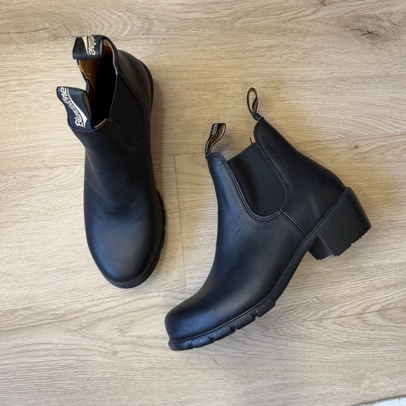 NEW blundstone heeled leather ankle boots - Picture 2 of 6